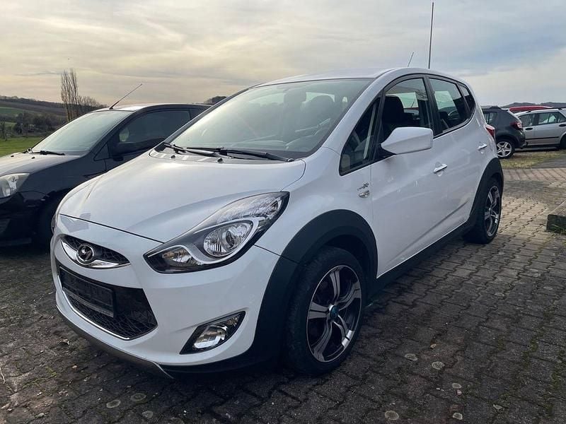 Weiß Gebraucht 2015 Hyundai ix20 Kleinwagen | 4.950 € (Etwas zu teuer) - Bild 1/4