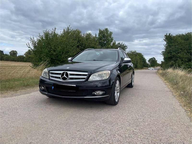 Schwarz Gebraucht 2007 Mercedes C200 Avantgarde Limousine | 5.000 € (Guter Preis) - Bild 1/4