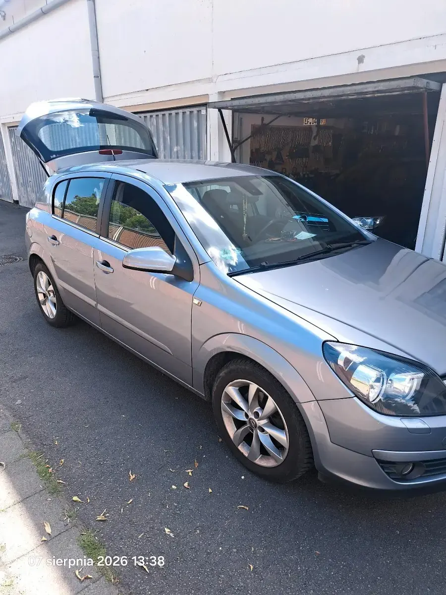 Gebraucht Opel Astra 105 PS (77 kW) 2004 Silber Kleinwagen