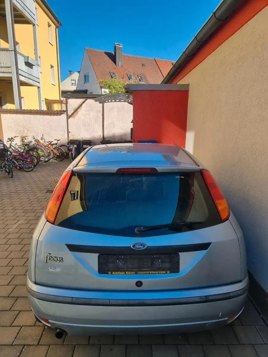 Usado Ford Focus 101 CV (74 kW) 2004 Azul Utilitario