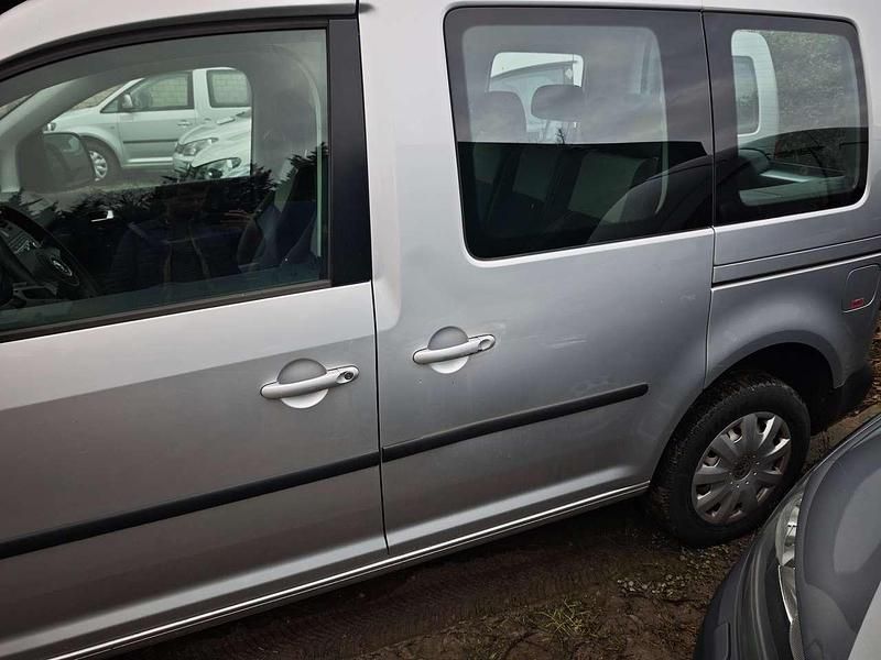 Gebraucht VW Caddy Trendline 102 PS (75 kW) 2012 Reflexsilber metallic Van / Kleinbus