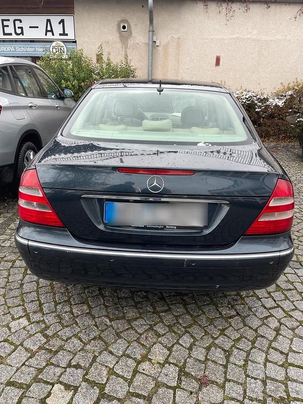 Blau Gebraucht 2005 Mercedes E280 Limousine | 3.700 € (Guter Preis) - Bild 1/4