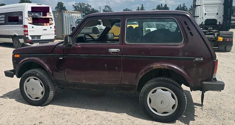 Gebraucht Lada niva 81 PS (59 kW) 2012 Violet SUV