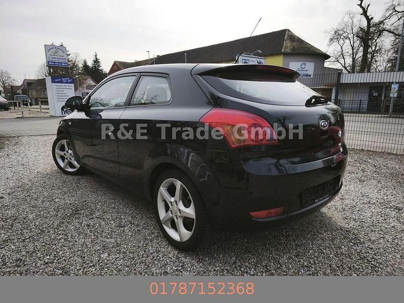 Gebraucht Kia Ceed 126 PS (92 kW) 2008 Schwarz Kleinwagen