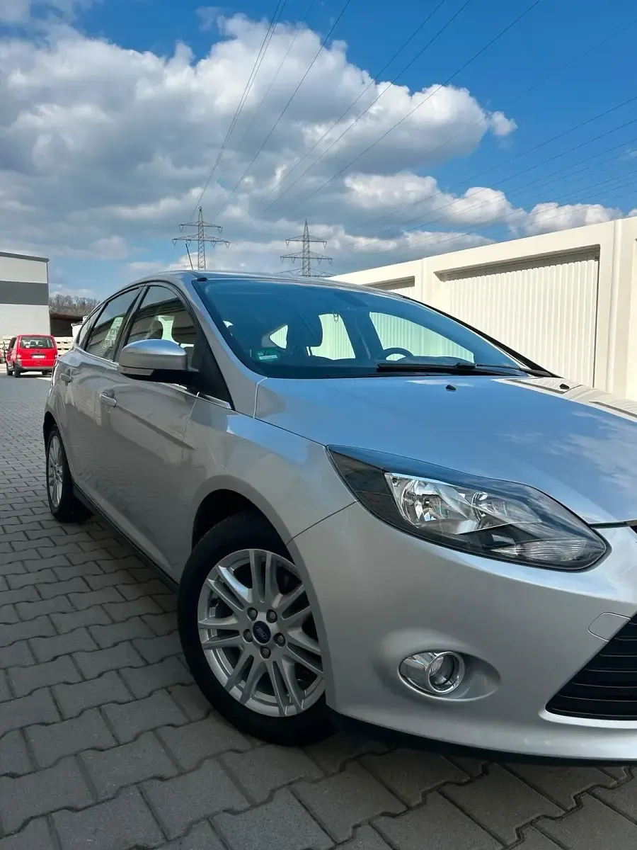 Gebraucht Ford Focus 125 PS (91 kW) 2012 Silber Limousine