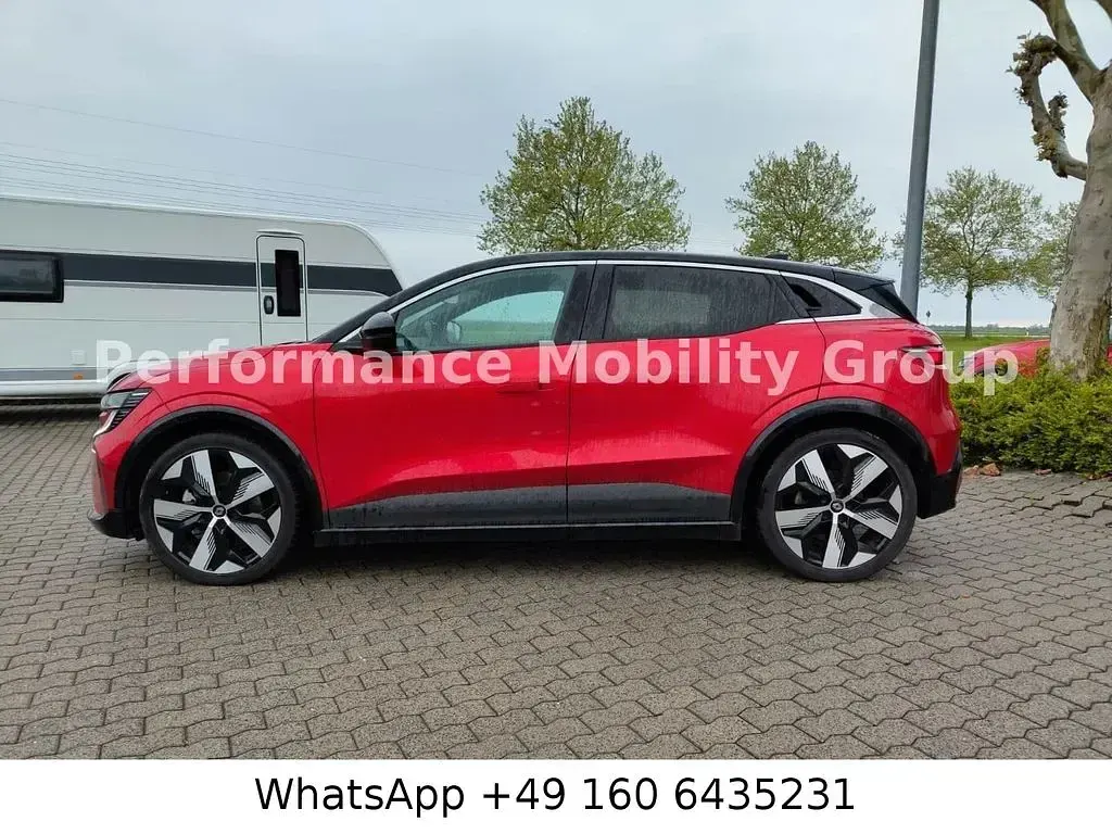 Używany Renault Megane E-Tech Techno 96 kW (131 KM) 2023 Czerwony Sedan/Limuzyna