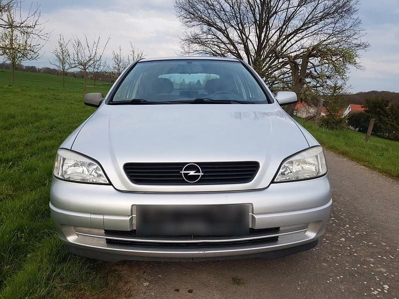Second-hand Opel Astra Edition 100 CP (73 kW) 2000 Argintiu Berlinǎ