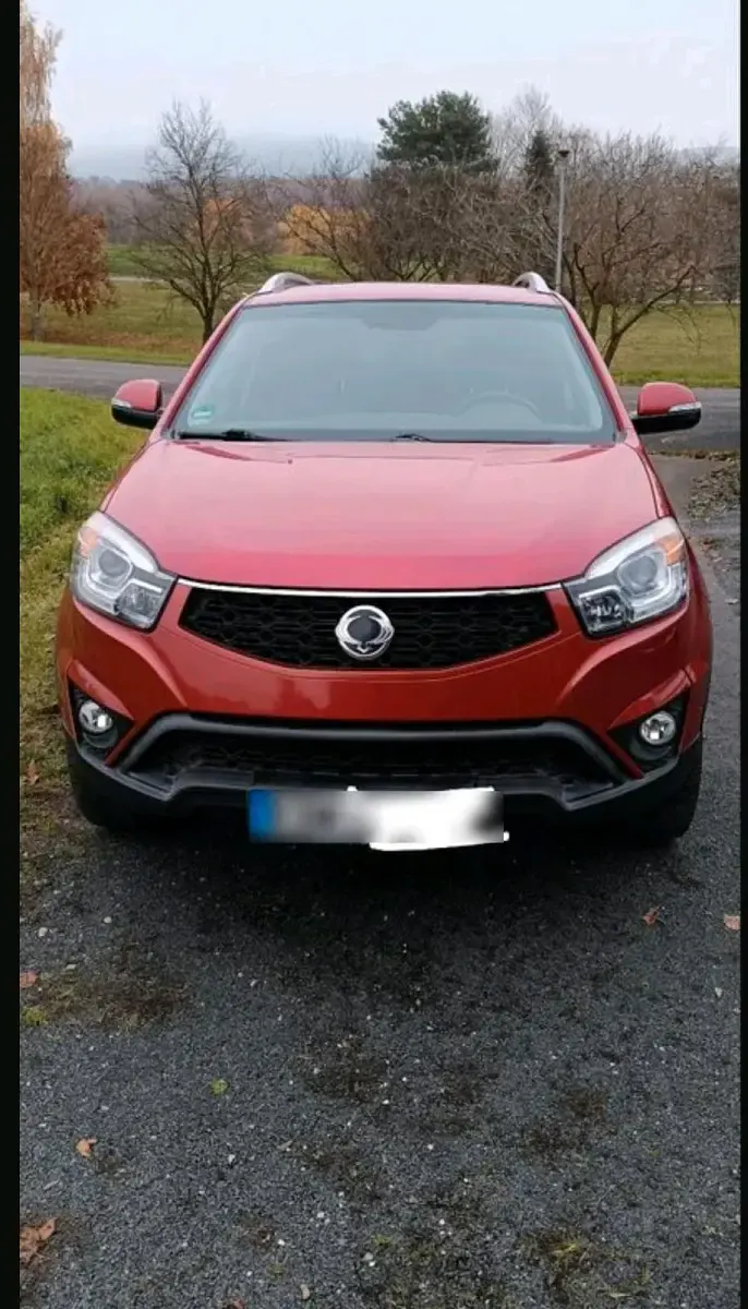 Gebraucht SsangYong Korando 150 PS (110 kW) 2014 Rot SUV