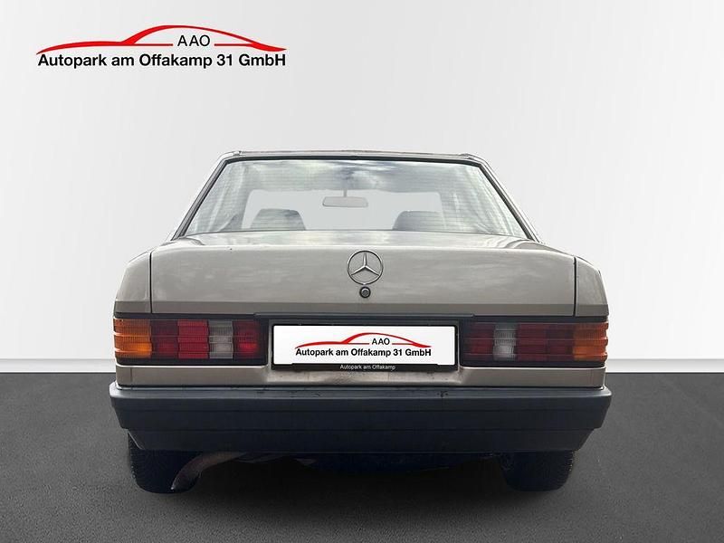 Gebraucht Mercedes 190 132 PS (97 kW) 1987 Smoke silver Limousine