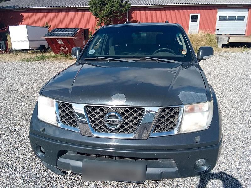 Grau Gebraucht 2008 Nissan Navara Abholung | 3.399 € - Bild 1/4