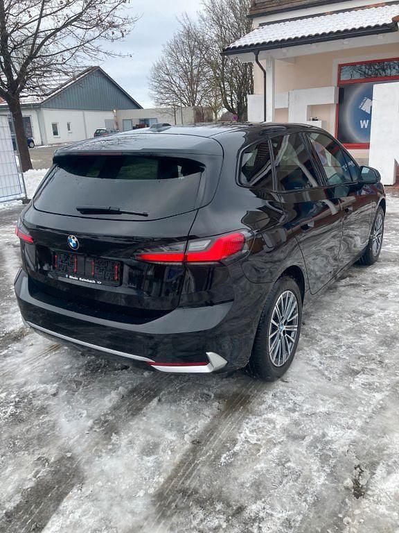 Gebraucht BMW 218 Active Tourer Luxury Line 150 PS (110 kW) 2023 Schwarz ii/bonnet fluid black Van / Kleinbus