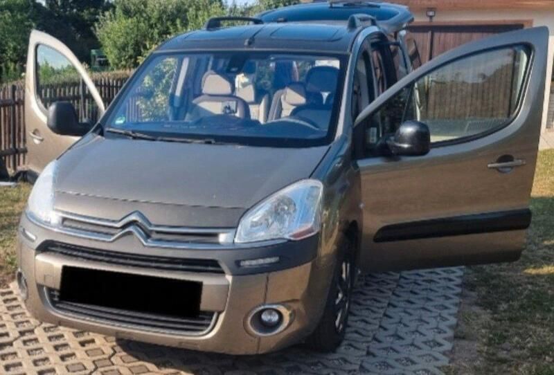 Braun Gebraucht 2013 Citroën Berlingo SELECTION Van / Kleinbus | 6.800 € (Guter Preis) - Bild 1/4