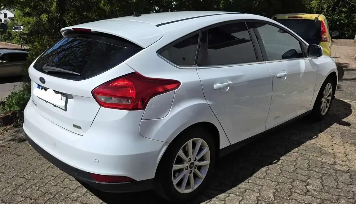 Gebraucht Ford Focus Trend 125 PS (91 kW) 2014 Weiß Limousine