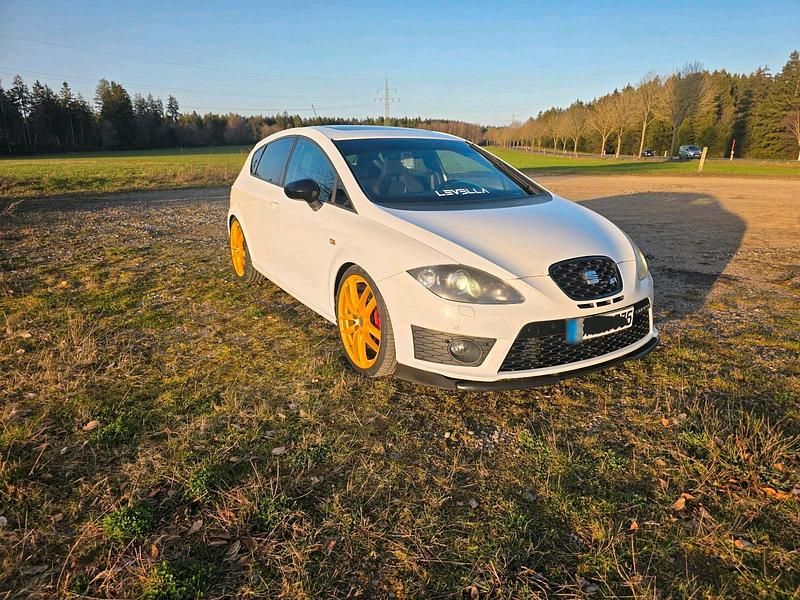 Usata Seat Leon CUPRA 330 CV (242 kW) 2009 Bianco Utilitaria