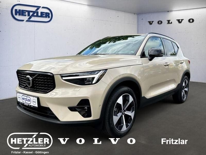 Sand dune / metallic Gebraucht 2024 Volvo XC40 Plus SUV | 38.850 € (Fairer Preis) - Bild 1/4