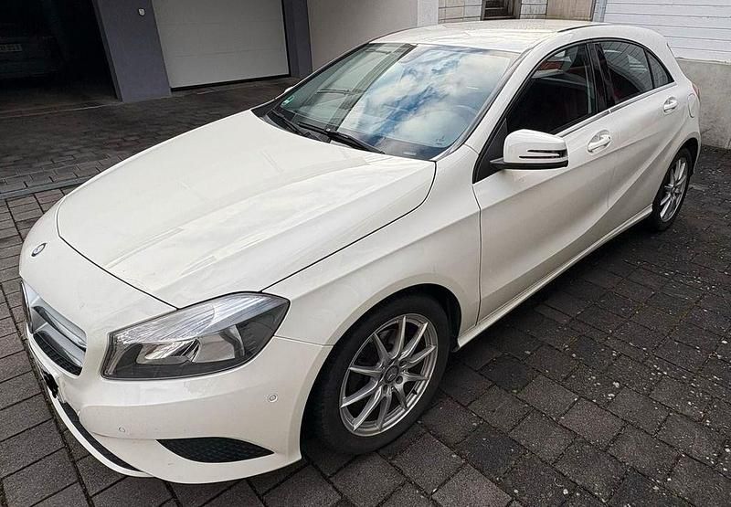 Gebraucht Mercedes A180 122 PS (89 kW) 2013 Weiß Limousine