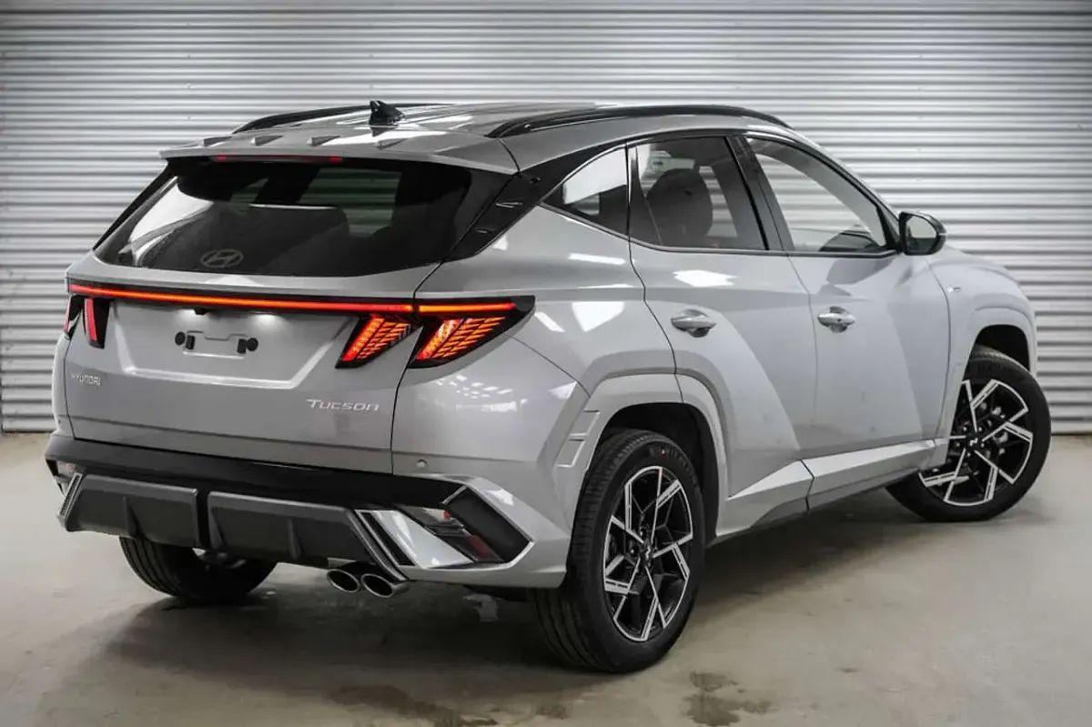 Neu Hyundai Tucson N Line 150 PS (110 kW) 2026 Shimmering silver metallic () SUV