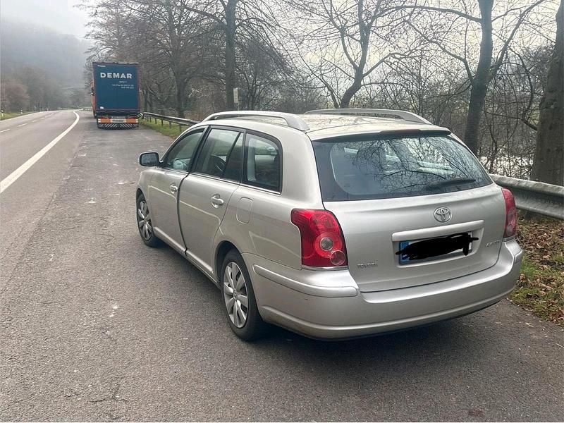 Gebraucht Toyota Avensis 18 PS (13 kW) 2008 Andere farben Kleinwagen