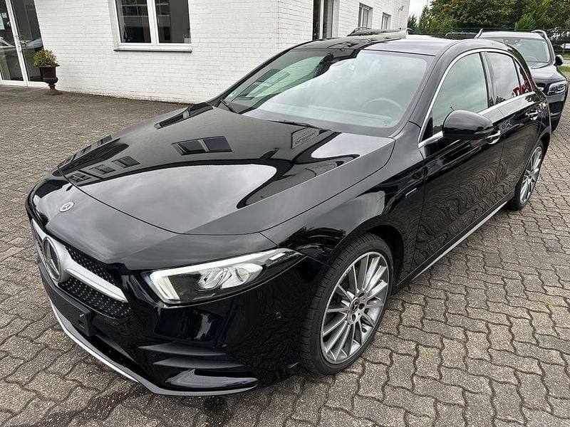 Schwarz Gebraucht 2021 Mercedes A250 AMG line Limousine | 22.750 € (Guter Preis) - Bild 1/4