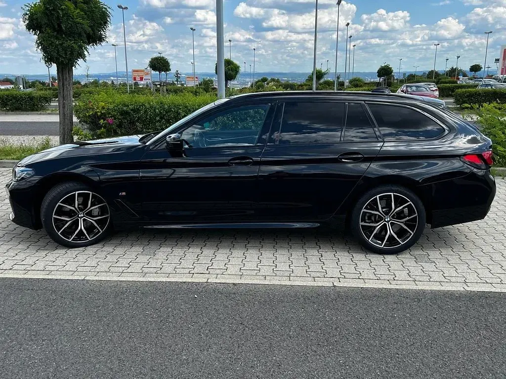 Gebraucht BMW 530 M Sport 286 PS (210 kW) 2022 Schwarz Kombi