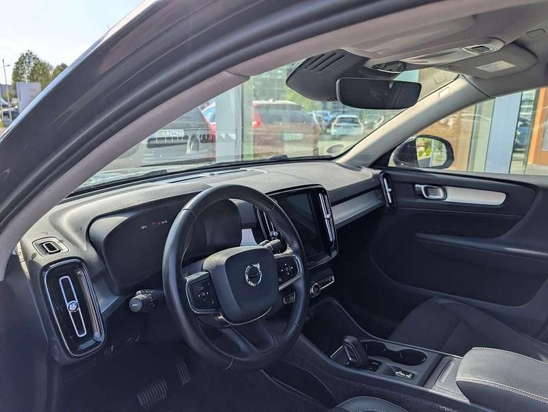 Gebraucht Volvo XC40 Momentum 150 PS (110 kW) 2020 Black solid "stone" SUV