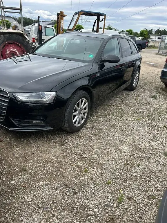 Gebraucht Audi A4 Attraction 150 PS (110 kW) 2014 Schwarz Kombi