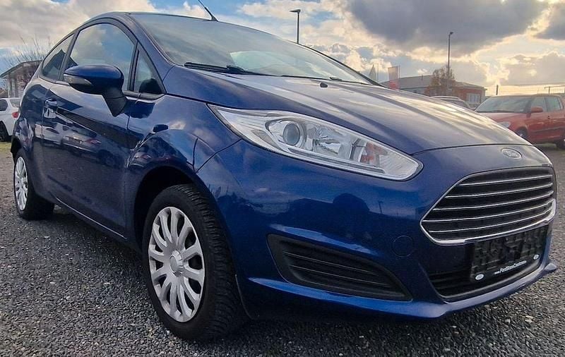 Gebraucht Ford Fiesta Trend 60 PS (44 kW) 2016 Blau Limousine