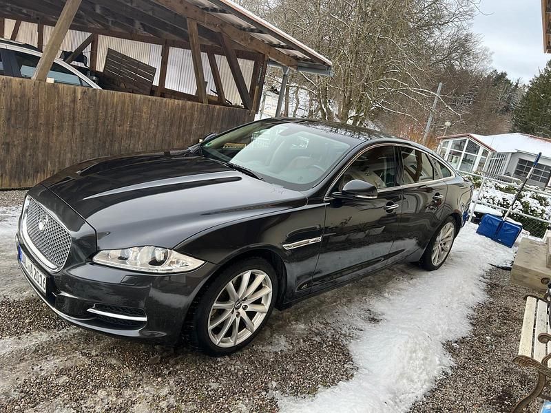 Grau Gebraucht 2011 Jaguar XJ Limousine | 10.500 € (Fairer Preis) - Bild 1/3