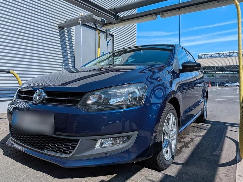 Gebraucht VW Polo 70 PS (51 kW) 2012 Blau Kleinwagen