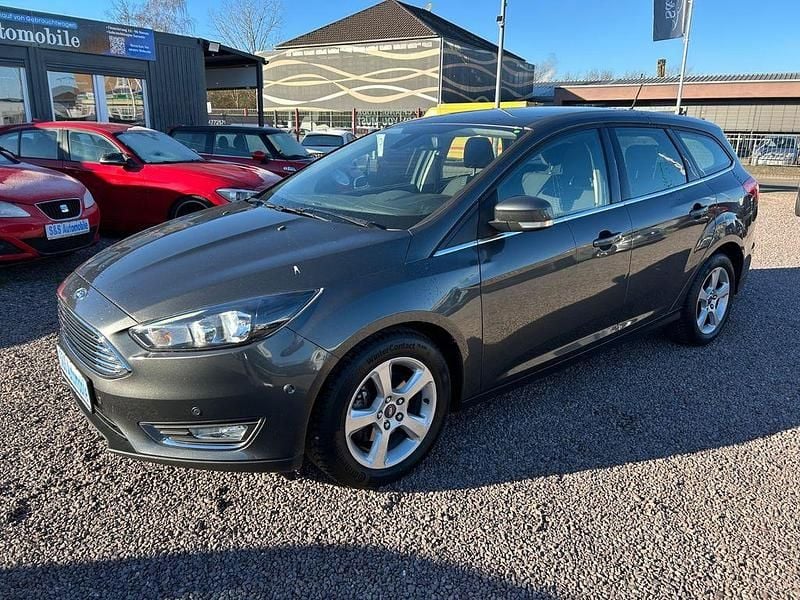 Grau Gebraucht 2018 Ford Focus Titanium Limousine | 8.990 € (Superpreis) - Bild 1/4