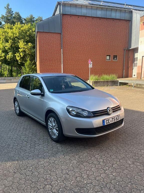 Grau Gebraucht 2010 VW Golf VI Trendline Kleinwagen | 3.800 € (Fairer Preis) - Bild 1/4