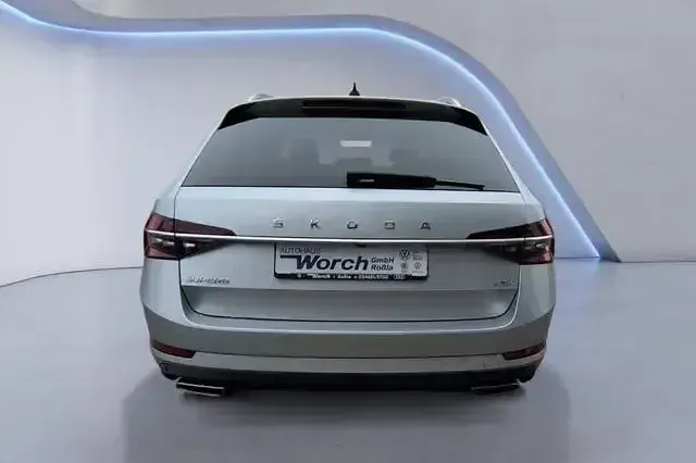 Gebraucht Skoda Superb LAURIN & KLEMENT 280 PS (205 kW) 2023 Silber Kombi