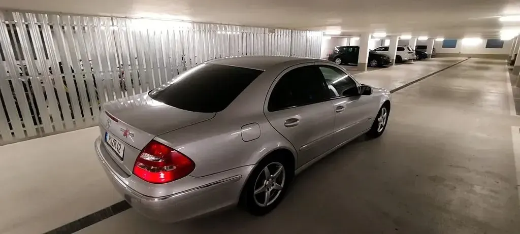 Gebraucht Mercedes E240 Elegance 177 PS (130 kW) 2004 Silber Limousine
