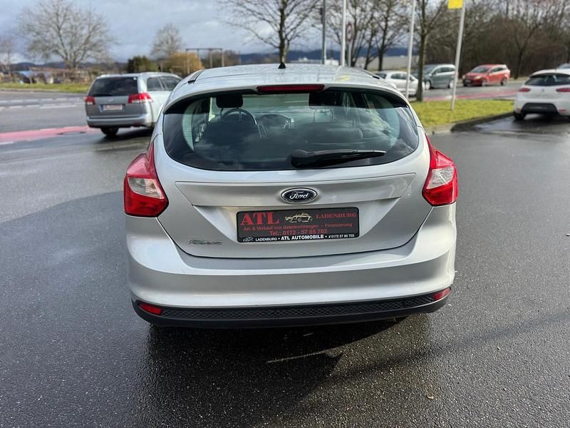 Gebraucht Ford Focus Trend 125 PS (91 kW) 2013 Silber Limousine