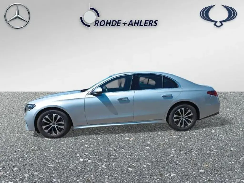 Gebraucht Mercedes E220 Advanced Plus 197 PS (144 kW) 2023 Hightechsilber metallic (metallic) Limousine