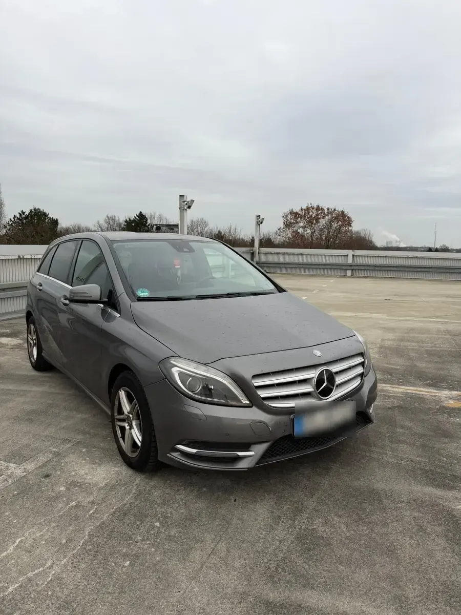 Gebraucht Mercedes B200 136 PS (100 kW) 2012 Grau Kleinwagen