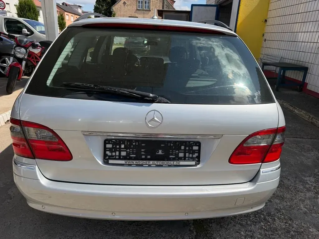 Gebraucht Mercedes E220 Elegance 170 PS (125 kW) 2006 Silber Limousine