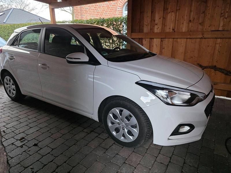 Gebraucht Hyundai i20 Active 75 PS (55 kW) 2019 Weiß Kleinwagen