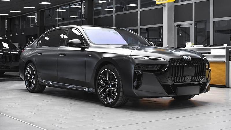 Gebraucht BMW 740 M Sport 286 PS (210 kW) 2024 Frozen deep grey metallic Limousine