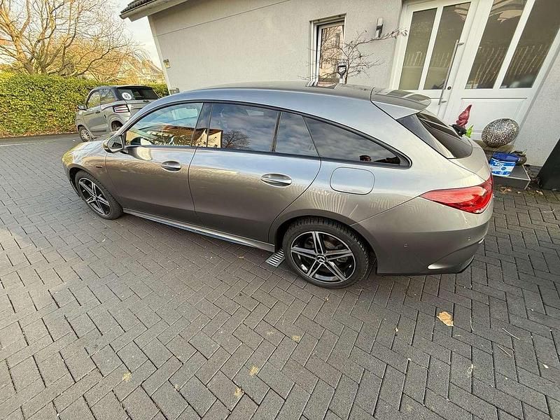 Grau Gebraucht 2020 Mercedes E250 Edition Kombi | 25.900 € (Teuer) - Bild 1/4