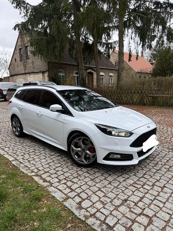 Usata Ford Focus ST 185 CV (136 kW) 2016 Bianco Station wagon