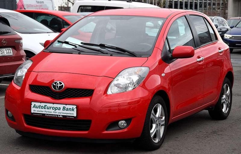 Gebraucht Toyota Yaris Edition 99 PS (72 kW) 2011 Rot Kleinwagen