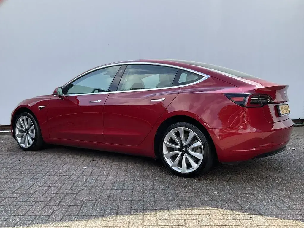 Gebraucht Tesla Model 3 Long Range AWD 150 kW (204 PS) 2019 Rot Limousine