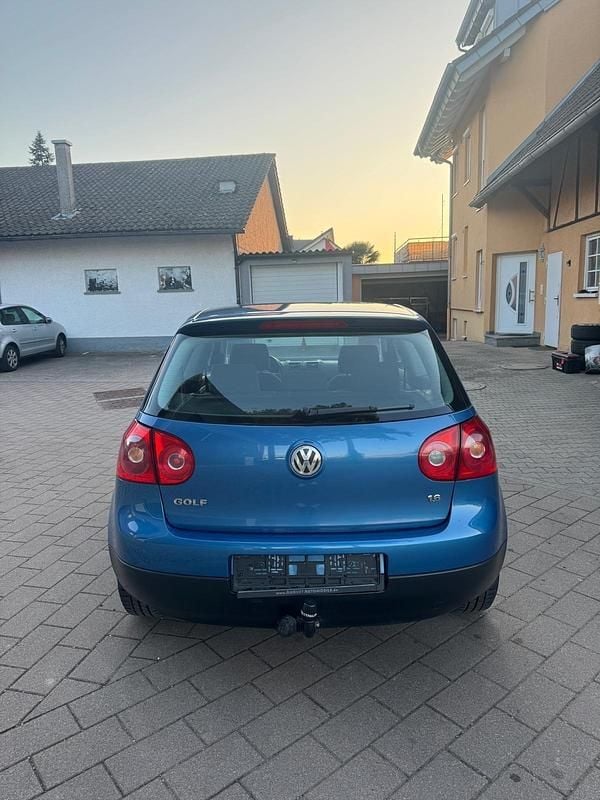 Gebraucht VW Golf V 102 PS (75 kW) 2004 Blau Kleinwagen
