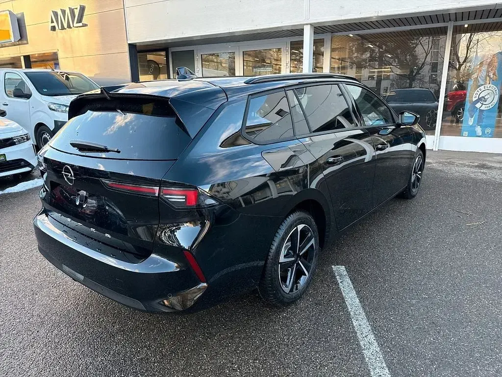 Neu Opel Astra Edition 131 PS (96 kW) 2025 Schwarz Kleinwagen