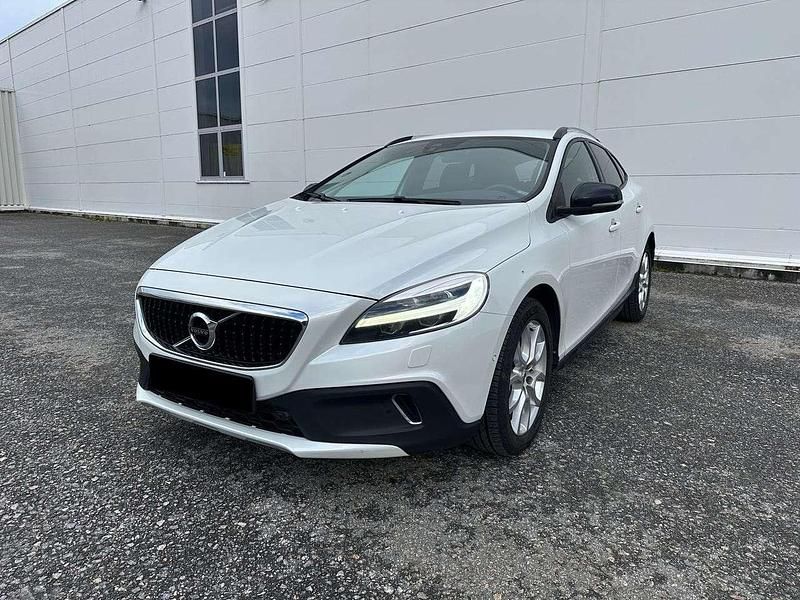 Gebraucht Volvo V40 CC 120 PS (88 kW) 2017 Weiß Kombi