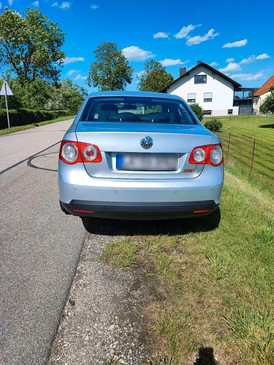 Gebraucht VW Jetta 102 PS (75 kW) 2006 Silber Limousine