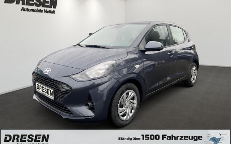 Grau Gebraucht 2024 Hyundai i10 Select Kleinwagen | 16.990 € (Etwas zu teuer) - Bild 1/4