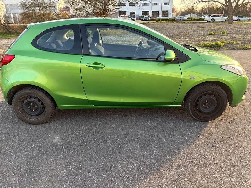 Gebraucht Mazda 2 Inclusive 86 PS (63 kW) 2009 Grün Kleinwagen