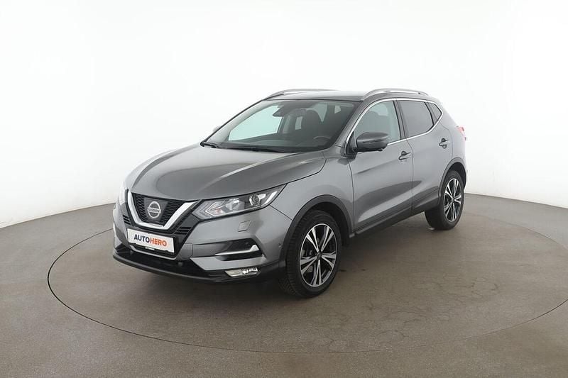 Grau Gebraucht 2018 Nissan Qashqai N-Connecta SUV | 14.740 € (Fairer Preis) - Bild 1/3